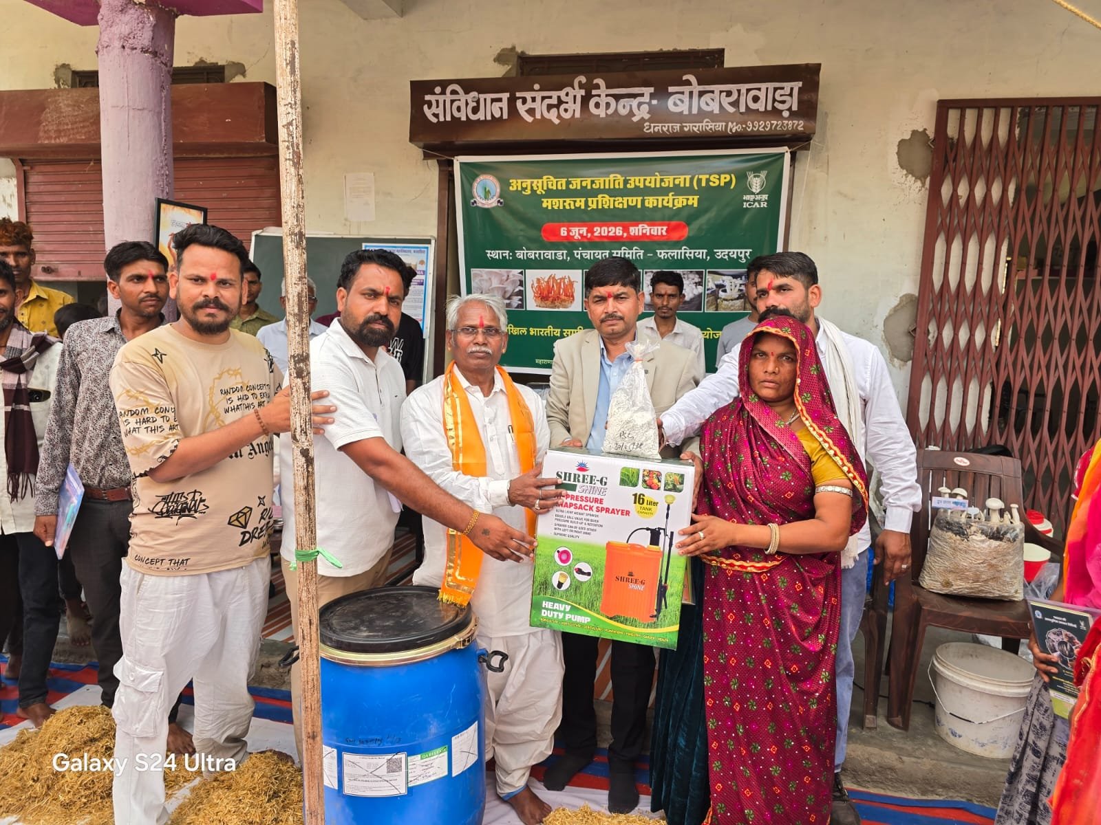 फलासिया क्षेत्र में जनजाति किसानों को मशरूम खेती उपकरण वितरित, आधुनिक कृषि अपनाने का आह्वान
