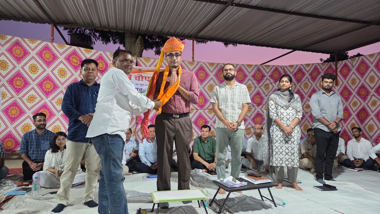 मादड़ी में जमी कलक्टर की रात्रि चैपाल