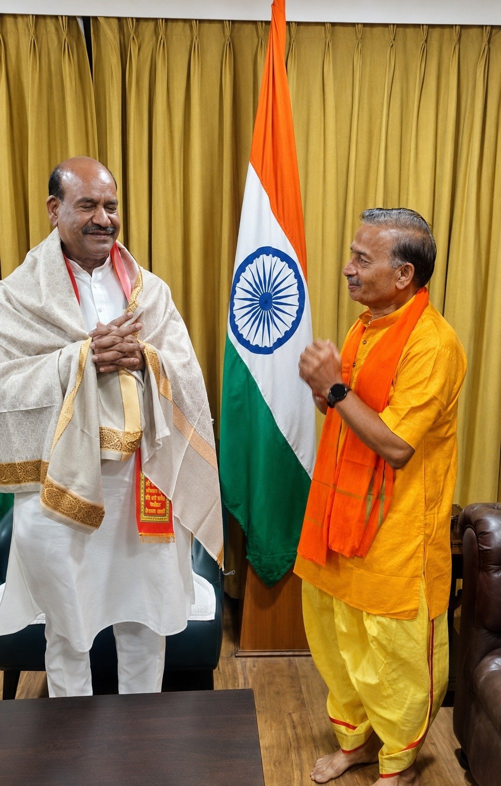 लोकसभा अध्यक्ष ओम बिरला को दिया 21वें कल्याण महाकुंभ का आमंत्रण