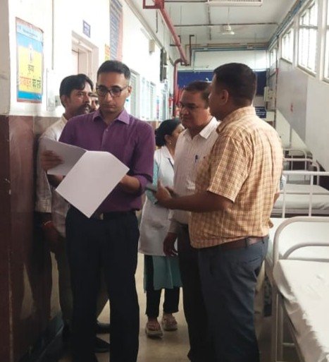 District Collector Visits Hiran Magri Satellite Hospital, Reviews Healthcare Services