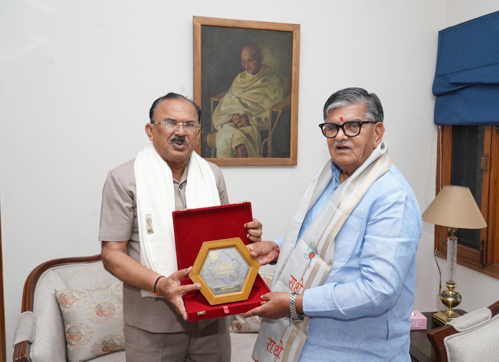 राजस्थान विधानसभा अध्यक्ष वासुदेव देवनानी ने पंजाब के राज्यपाल गुलाबचंद कटारिया से की शिष्टाचार भेंट