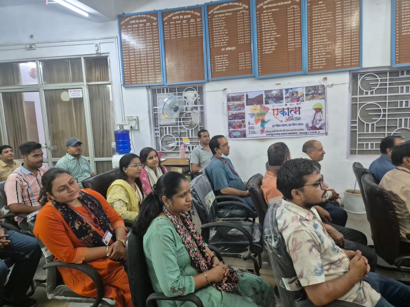 सहकारी समितियां उदयपुर खण्ड कार्यालय और उपभोक्ता भंडार में आयोजित किया योग एवं हार्टफुलनेस ध्यान