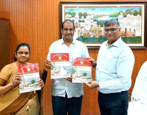 कुलपति प्रो. कैलाश डागा ने किया गुरु नानक स्नातकोत्तर कन्या महाविद्यालय की वार्षिक प्रॉस्पेक्टस का विमोचन