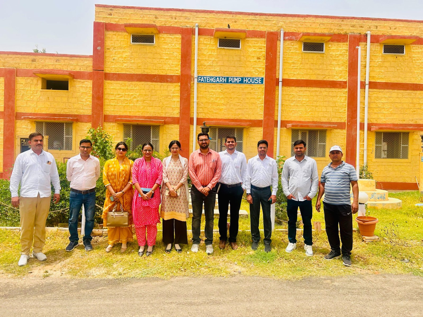 नव-नियुक्त प्रशिक्षु अधिकारियों द्वारा फतेहगढ़ ब्लॉक का क्षेत्रीय भ्रमण