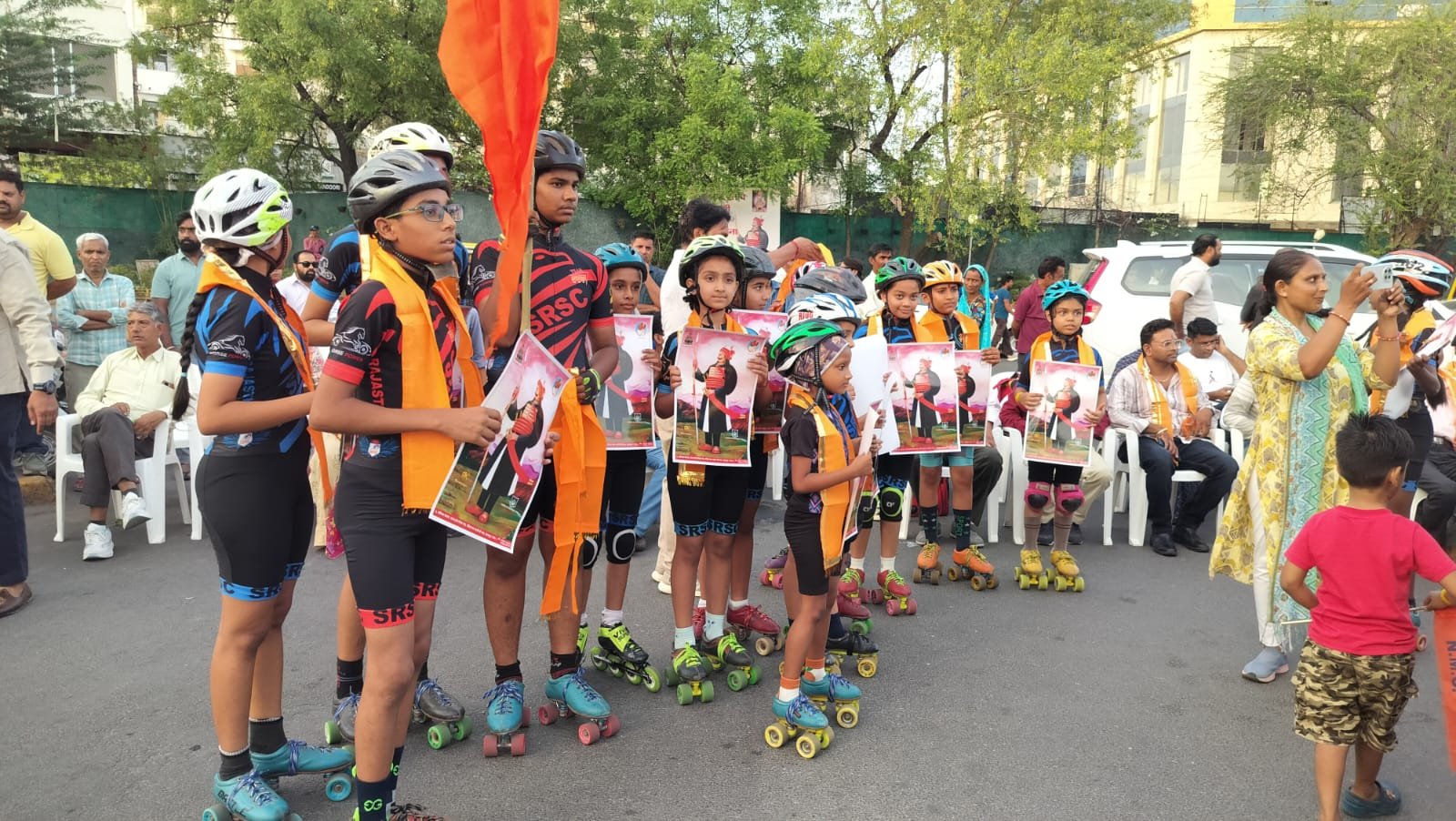 चेतक अश्व पूजन, मातृ शक्ति द्वारा शौर्य तलवार रास ,स्केटिंग पर देशभक्ति नृत्य, हैरतअंगेज कारनामों प्रदर्शन अखाड़ा के पहलवानो द्वारा