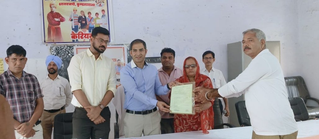 जिला कलक्टर ने किया 6 एलएनपी ग्रामीण सेवा शिविर का अवलोकन