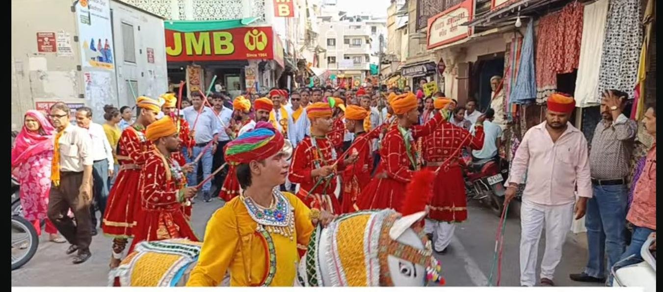 ढोल-नगाड़ों, धर्म ध्वजाओं और जयघोषों के बीच निकली साहू समाज की विराट शोभायात्रा,