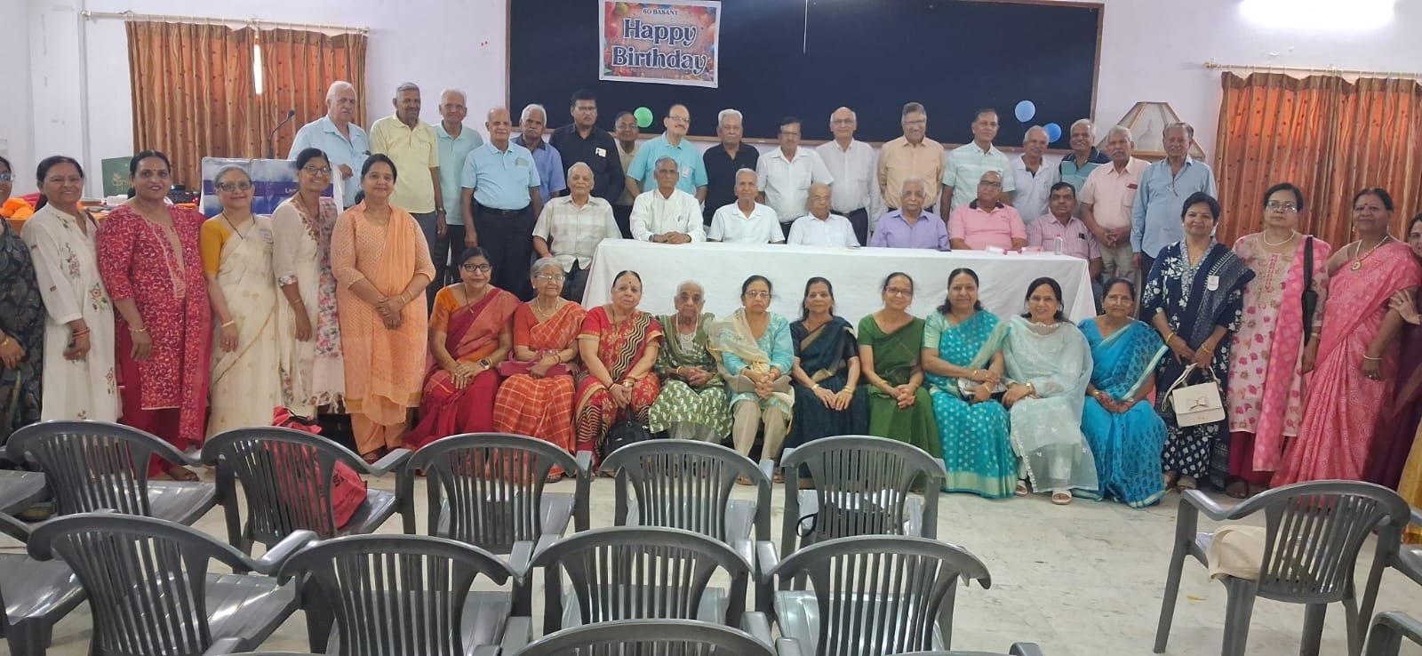 60 बसंत वरिष्ठ नागरिक परिषद का स्नेह मिलन संपन्न; भजनों और गीतों से सजी शाम