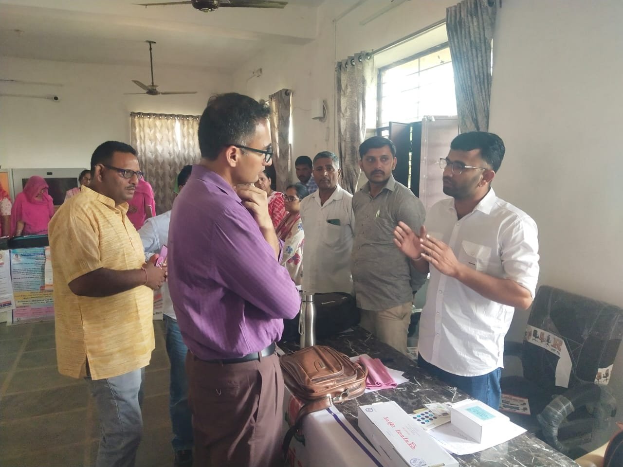राज्य सरकार की मंशा के अनुरूप शिविरों में आमजन को करें लाभान्वित - जिला कलक्टर