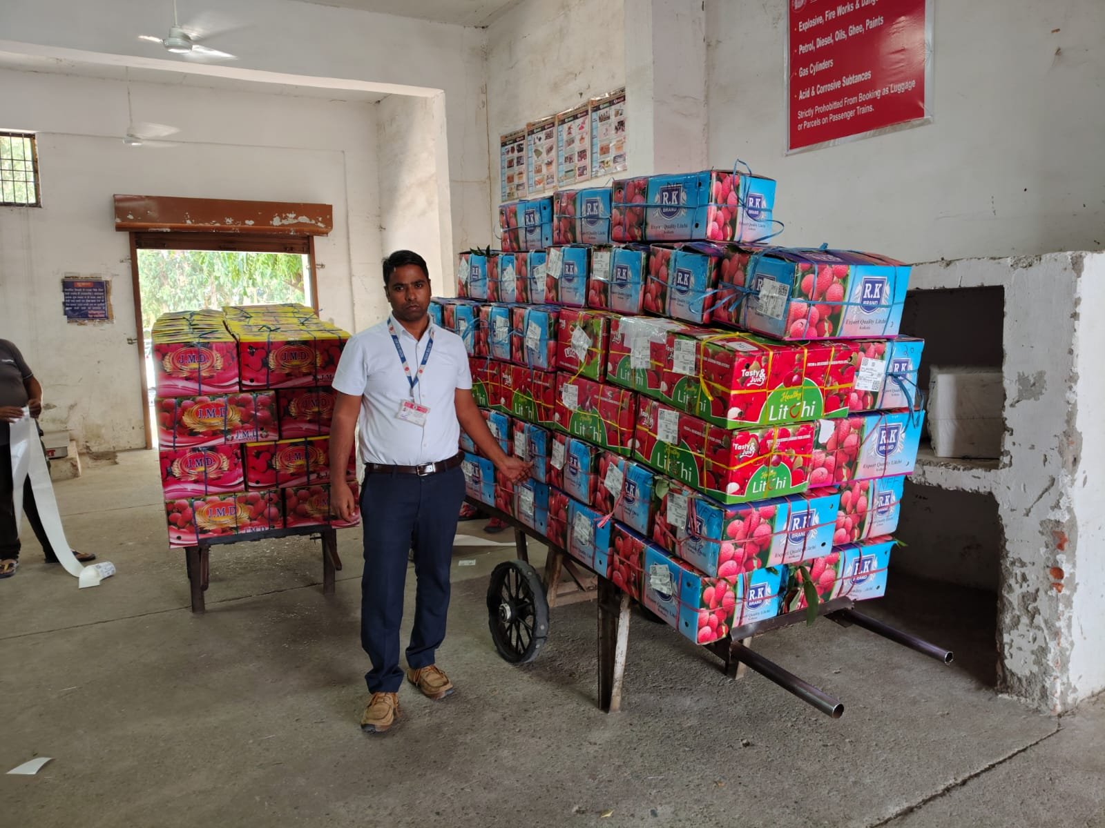 पठानकोट से 8.3 टन लीची देश के विभिन्न हिस्सों में भेजी गईः किसानों को मिला नया बाजार
