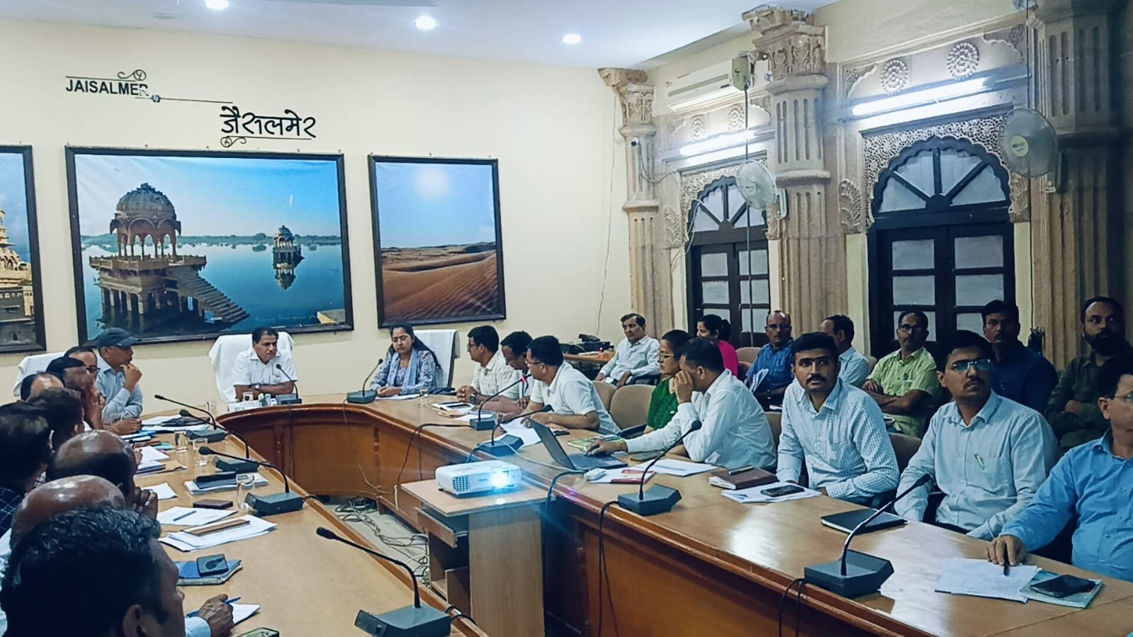 जिला प्रभारी सचिव ने ली विभागीय योजनाओं एवं सेवा शिविरों की समीक्षा बैठक