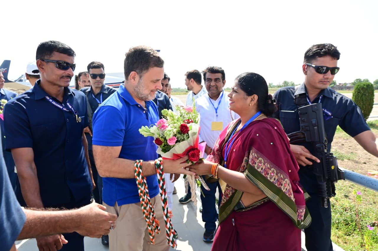 Congress Leaders Extend Grand Welcome to Rahul Gandhi on His Arrival in Kota