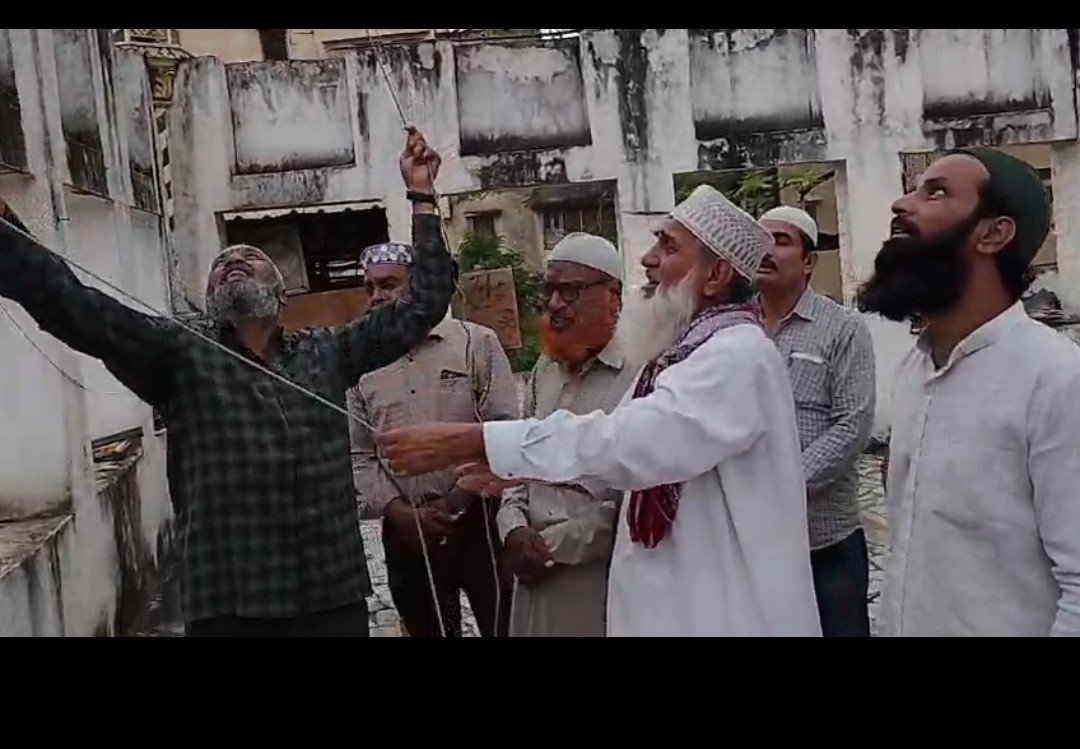 मकबरा मस्जिद कब्रिस्तान सिंधियान में परचम कुशाई की रस्म अदा