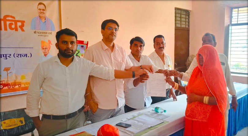 ग्रामीण सेवा शिविर में जसवन्त कुमार को मिला आवासीय पट्टा