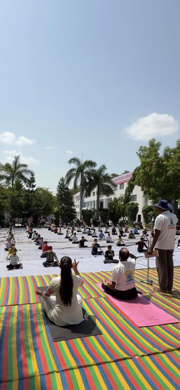 सनराइज ग्रुप ऑफ इंस्टीट्यूशन्स, उदयपुर में अंतरराष्ट्रीय योग दिवस पर योग शिविर का आयोजन