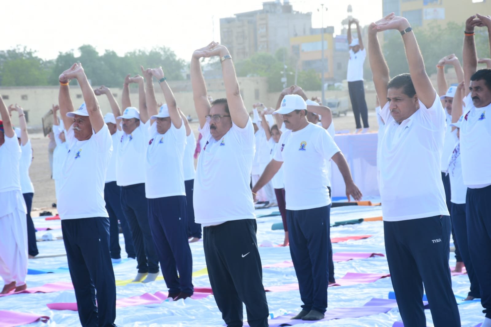 जैसलमेर-12 वां अर्न्तराष्ट्रीय योग दिवस पर हजारों लोगों ने किया सामूहिक योगाभ्यास