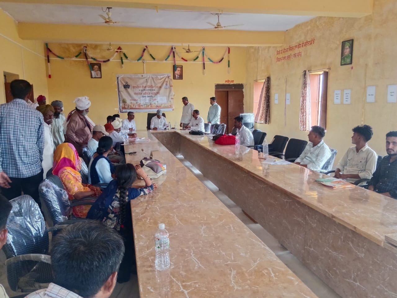 अतिरिक्त जिला कलक्टर ने किया औचक निरीक्षण, अधिकारियों को दिए मौके पर समाधान के निर्देश