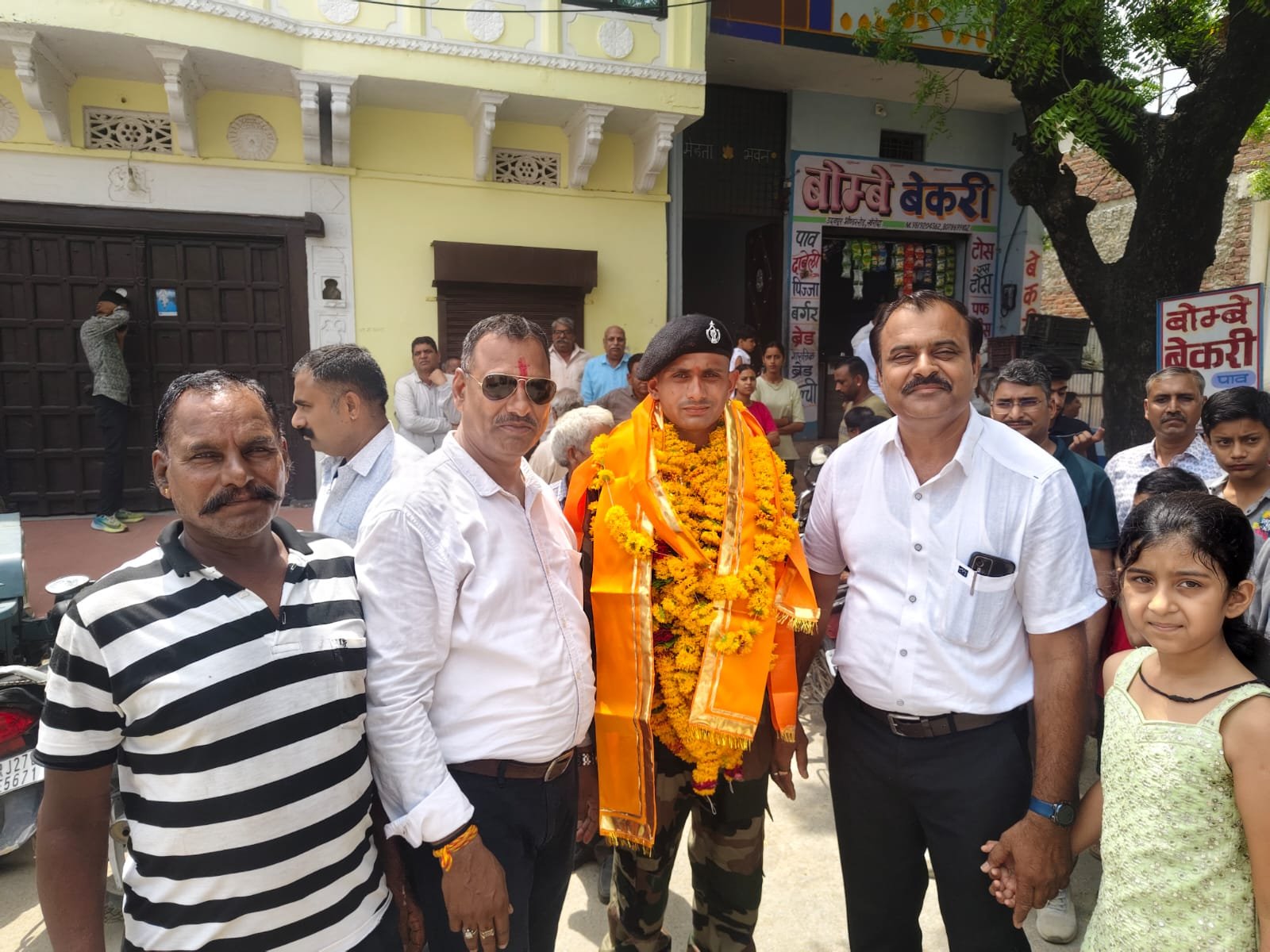7 वर्ष की उम्र में उठा पिता का साया, माँ ने धागा फैक्ट्री में मेहनत कर लाल को बनाया फौजी