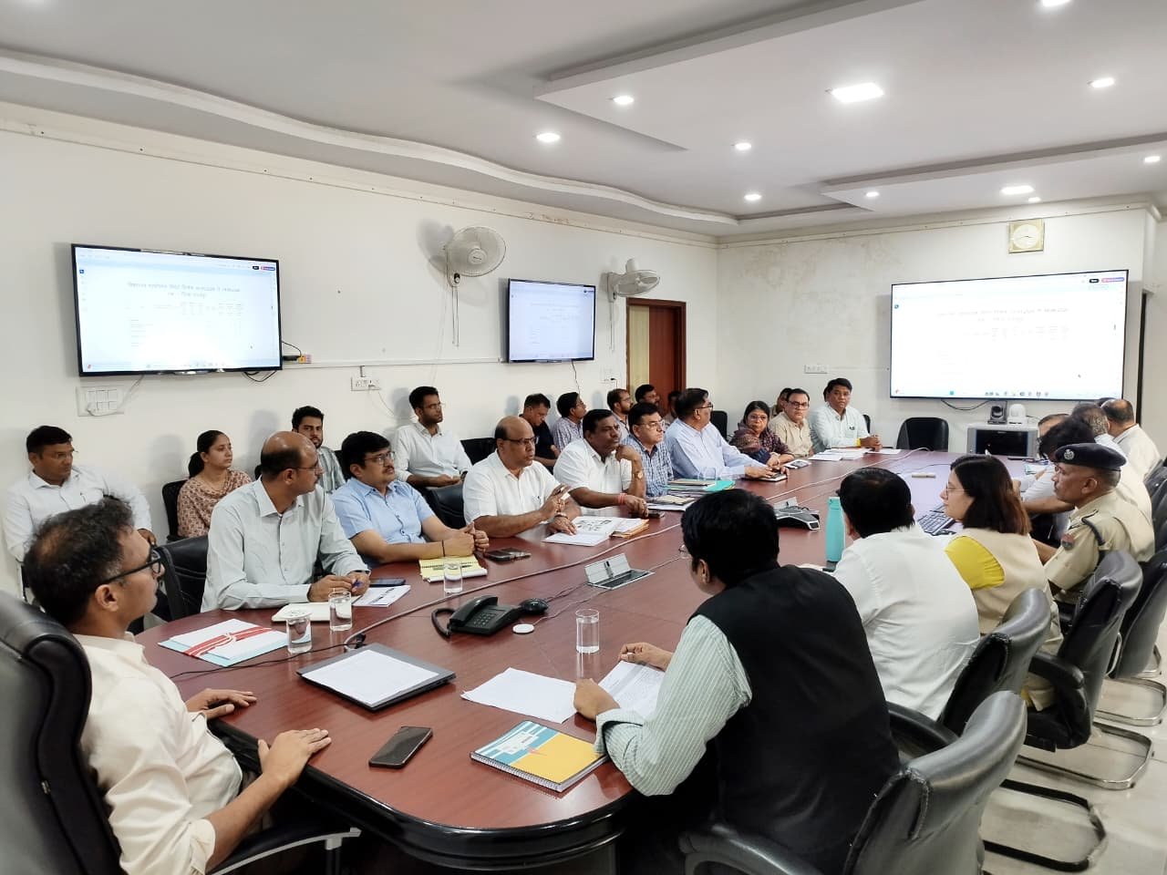 संपर्क पोर्टल, जनसुनवाई एवं दिशा बैठक के प्रकरणों के त्वरित निस्तारण के निर्देश