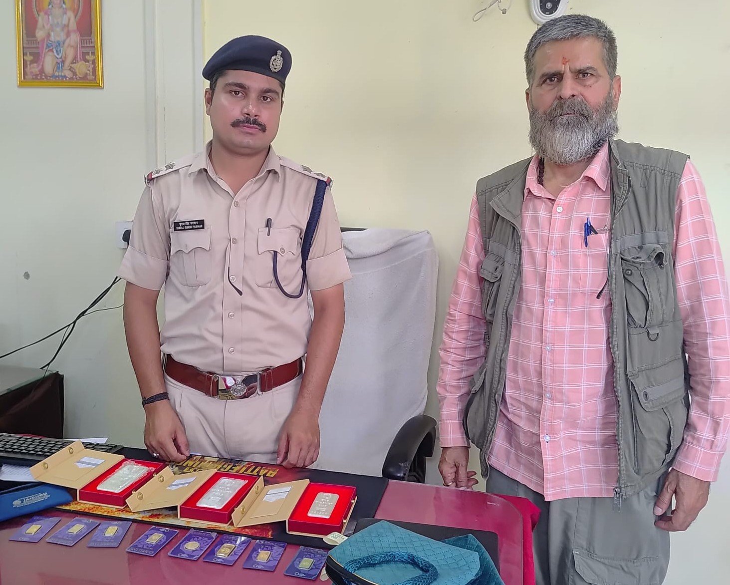 यात्री का लगभग 21 लाख रुपये मूल्य का सोना-चांदी एवं अन्य कीमती सामान आरपीएफ कोटा ने सकुशल लौटाया