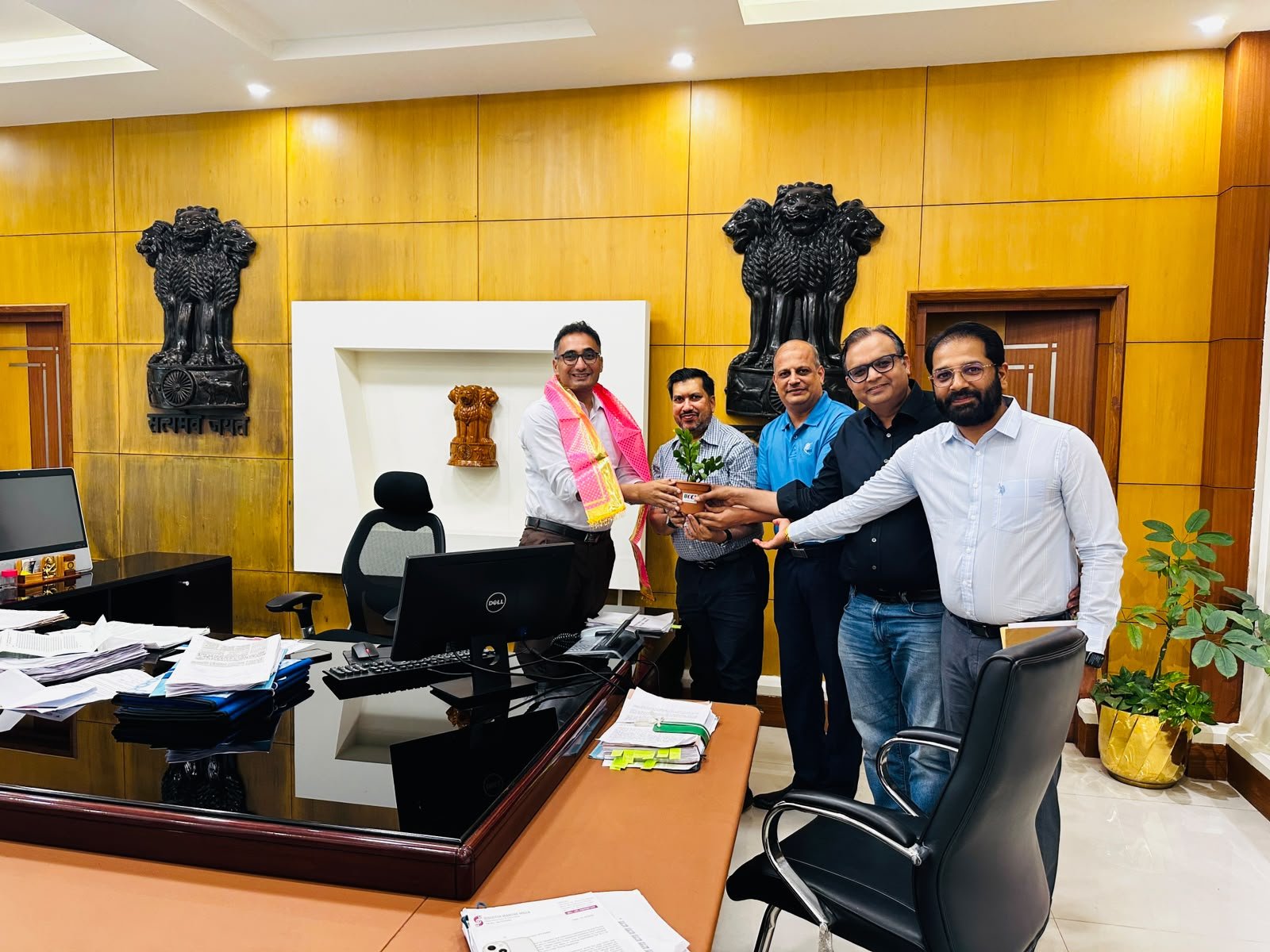 जिला कलेक्टर से यूसीसीआई पदाधिकारियों ने की शिष्टाचार भेंट