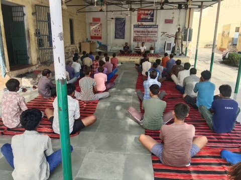 जिला कारागृह भीलवाड़ा में संगम विश्वविद्यालय द्वारा योग एवं प्राणायाम कार्यक्रम आयोजित