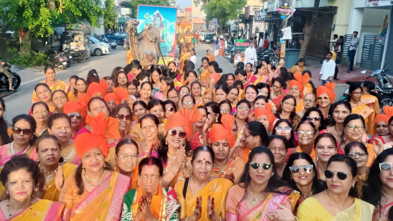 जय महेश प्रगति सेवा संस्थान की भव्य शोभायात्रा में उमड़ा आस्था का सैलाब, 7 बग्घियों के साथ निकली आकर्षक यात्रा