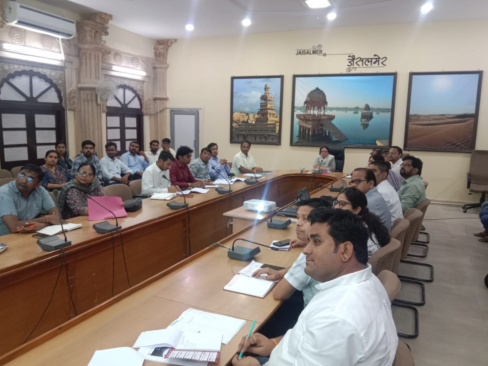जिला कलक्टर ने ली जिला स्वास्थ्य समिति की बैठक,