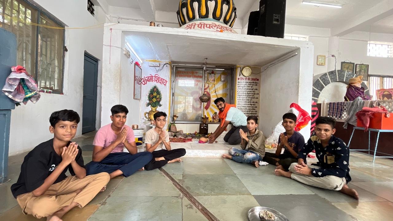 कल्याण नगरी के मंदिरों और देवालयों में कल्याण महाकुंभ का दिया भाव भरा निमंत्रण