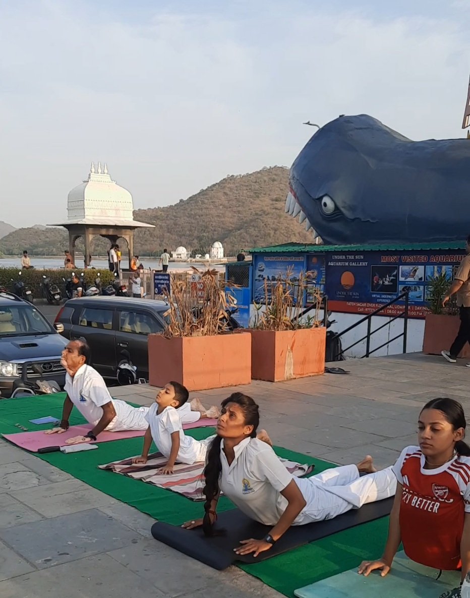फतहसागर की पाल पर 126 सूर्यनमस्कार चक्रों का ऐतिहासिक महाआयोजन सम्पन्न"