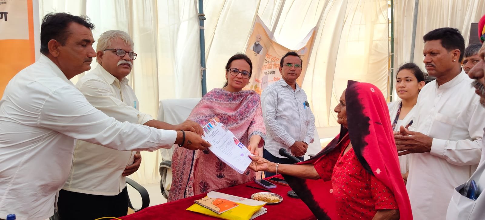जिला कलक्टर ने बासनपीर ग्रामीण सेवा शिविर का किया औचक निरीक्षण, कार्यो की ली जानकारी