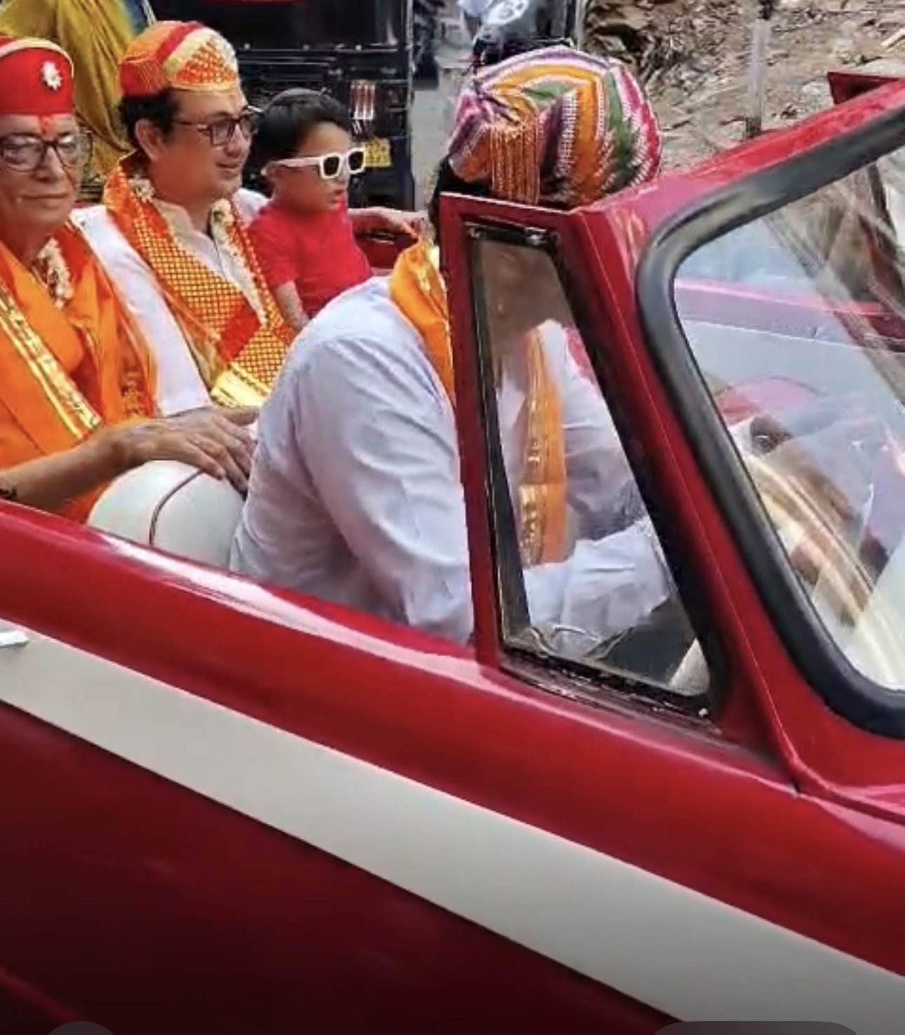 When the Royal Family Sent a Vintage Car to Honor the Pandit…!!