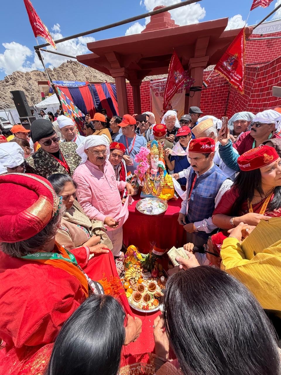 राजस्थान विधानसभाध्यक्ष वासुदेव देवनानी ने प्रथम सिंधु कुंभ में की सिंधु नदी एवं भगवान झूलेलाल की पूजा-अर्चना