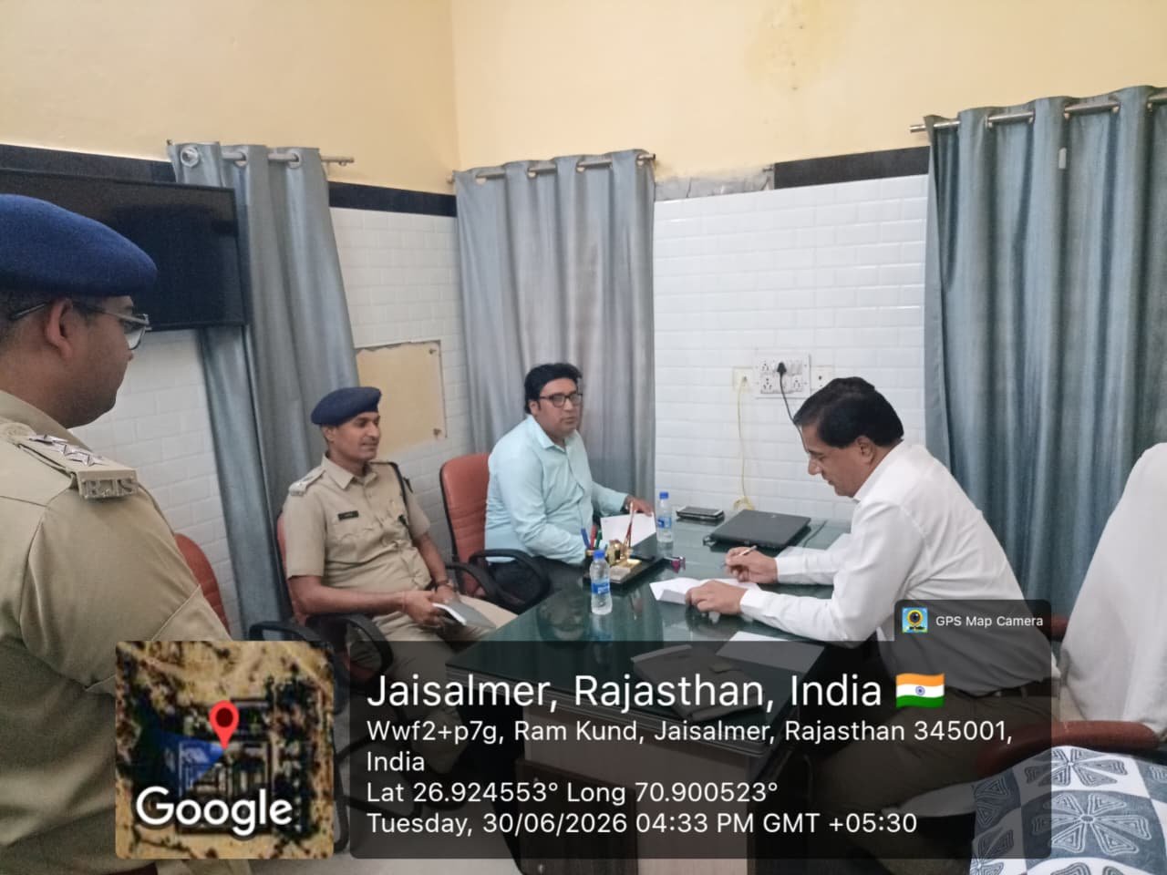 जिला न्यायाधीष द्वारा स्थानीय प्रशासन के साथ में कारागृह का निरीक्षण किया