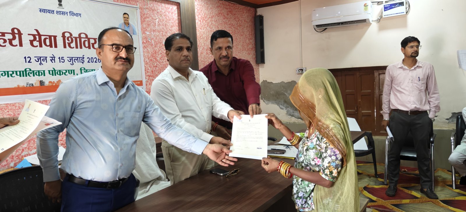 बरसों पुराना सपना हुआ साकार, गरीब महिलाओं को मिले भूखंड के पट्टे