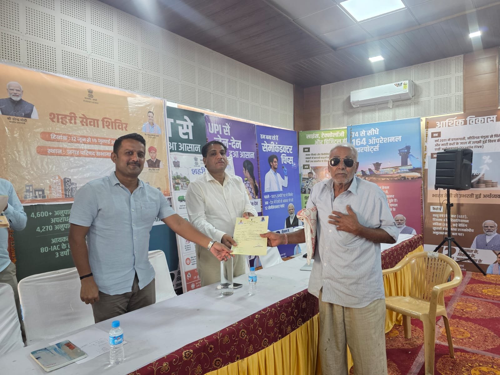 प्रभारी सचिव, श्री मीणा ने शहरी सेवा शिविर का किया निरीक्षण