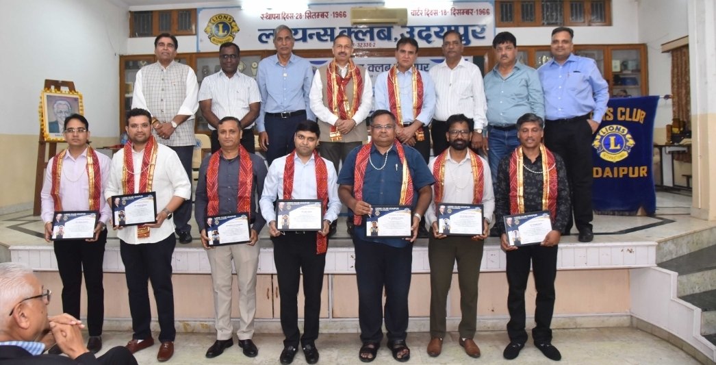 समाज के दो मजबूत स्तंभों का लायंस क्लब ने किया अभिनंदन, डॉक्टर्स एवं चार्टर्ड अकाउंटेंट्स का हुआ सम्मान