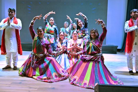 सफेद कोट के पीछे की मुस्कान को मिला मंच, गीतांजलि में डॉक्टरों ने मनाए सुकून और संवेदनाओं के पल