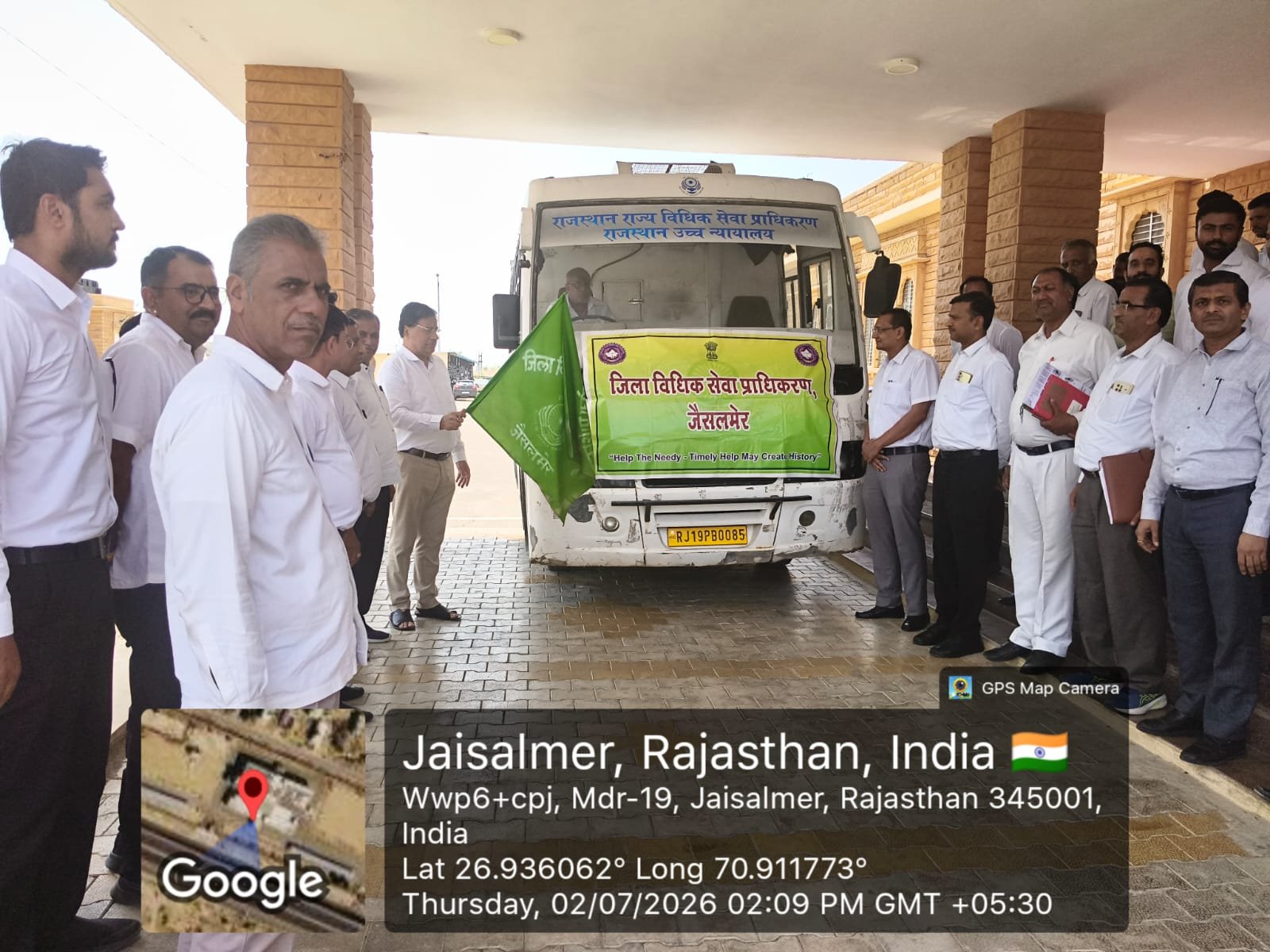 विधिक जागृति के लिए मोबाईल वैन को किया रवाना