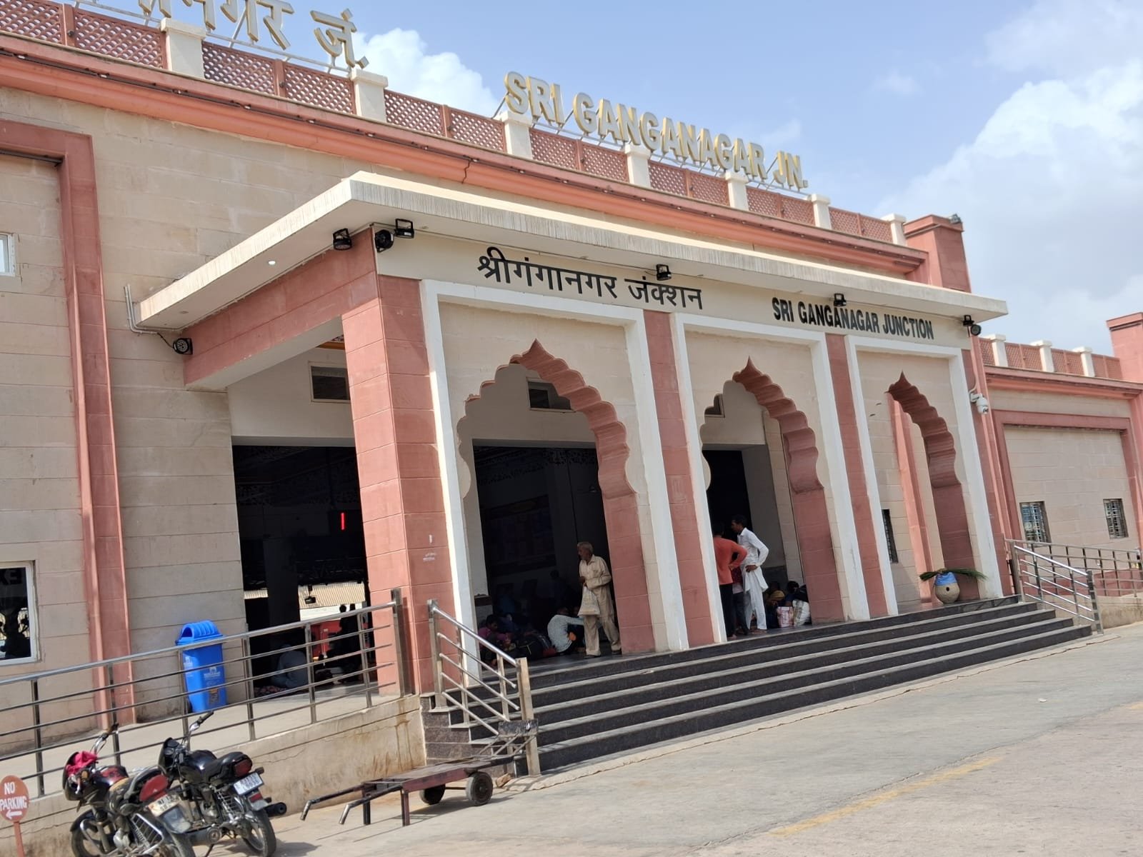रेल सुविधाओं के विस्तार की योजनाओं का जायजा लेने उत्तर पश्चिम रेलवे के अधिकारियों ने श्रीगंगानगर का दौरा किया