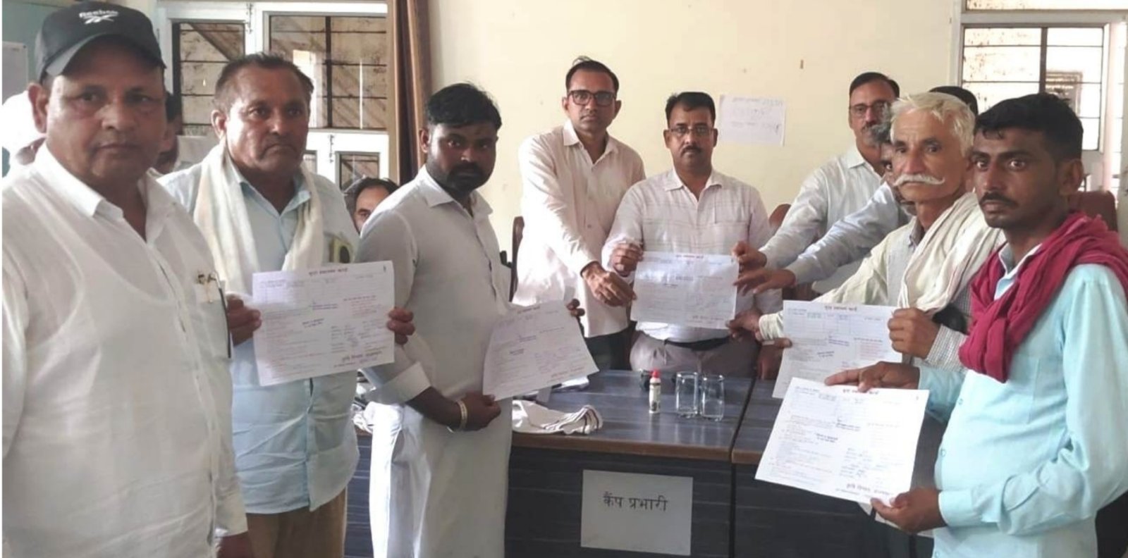 घड़साना के ग्रामीण सेवा शिविर में मेघराज को मिला आवासीय भूखंड का पट्टा