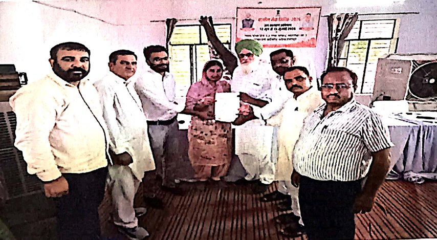 ग्रामीण सेवा शिविर में 30 वर्ष बाद मिला आवासीय भूखंड का पट्टा