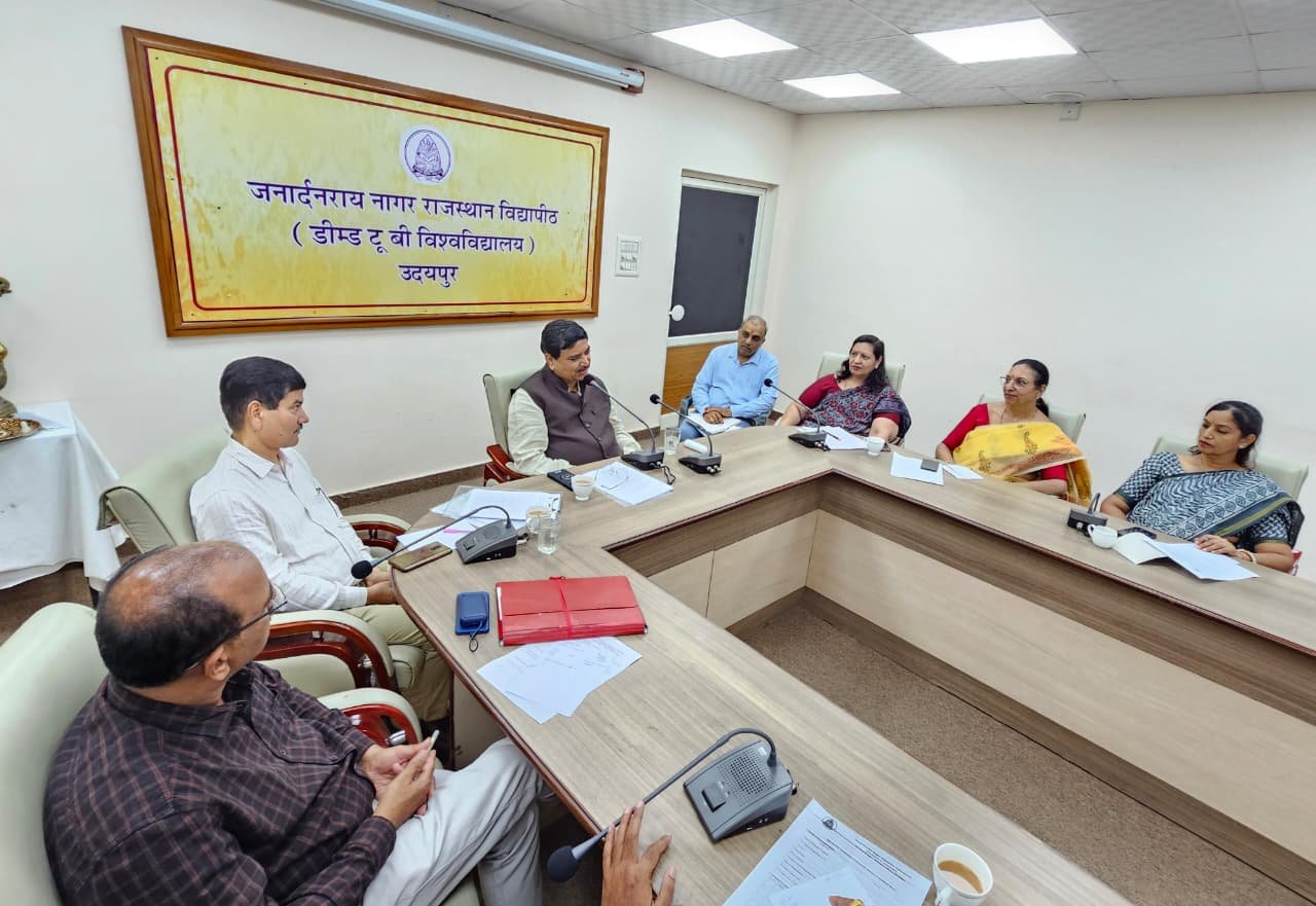 विद्यापीठ - डीन, डायरेक्टर की बैठक सम्पन्न