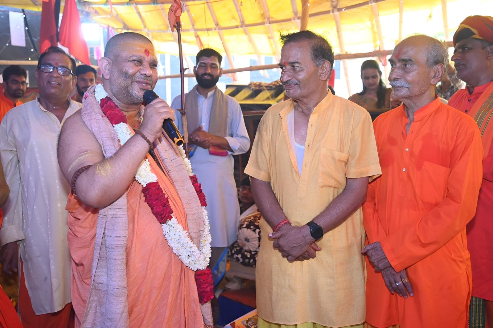 राजाधिराज के रूप मे ठाकुर जी के दर्शन व जगननाथ स्वामी के 56 भोग की झांकी ने भक्तो को किया भाव विभोर