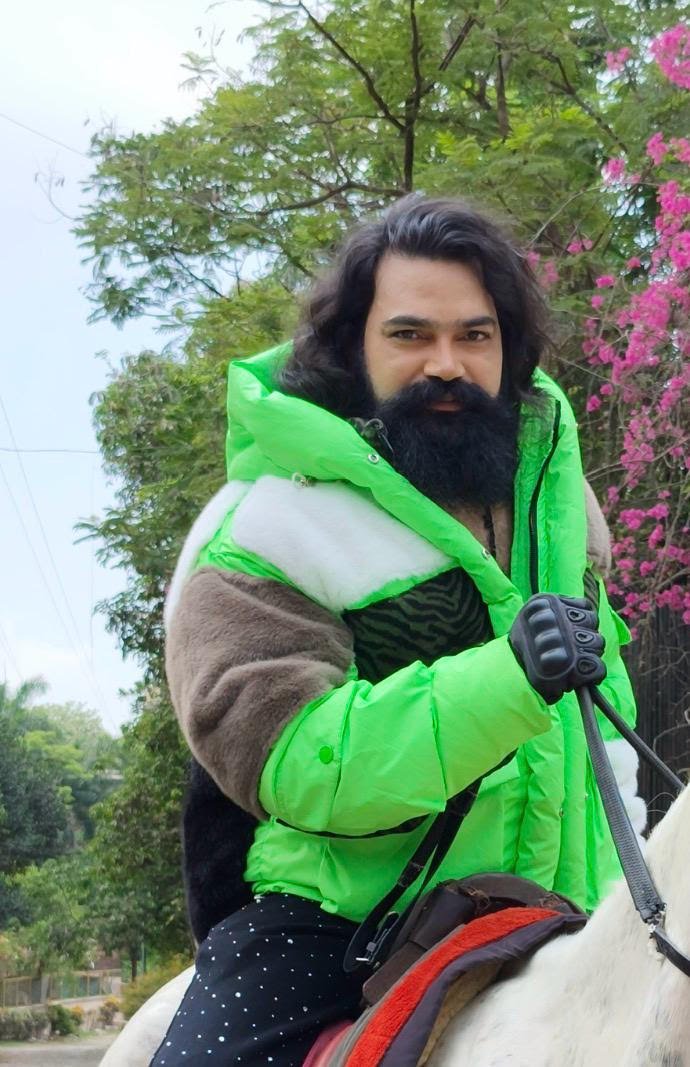 अभिनेता शिव आर्यन ने धीरेंद्र कृष्ण शास्त्रीजी के जन्मोत्सव पर बी प्राक के इस गाने पर उठाया सवाल