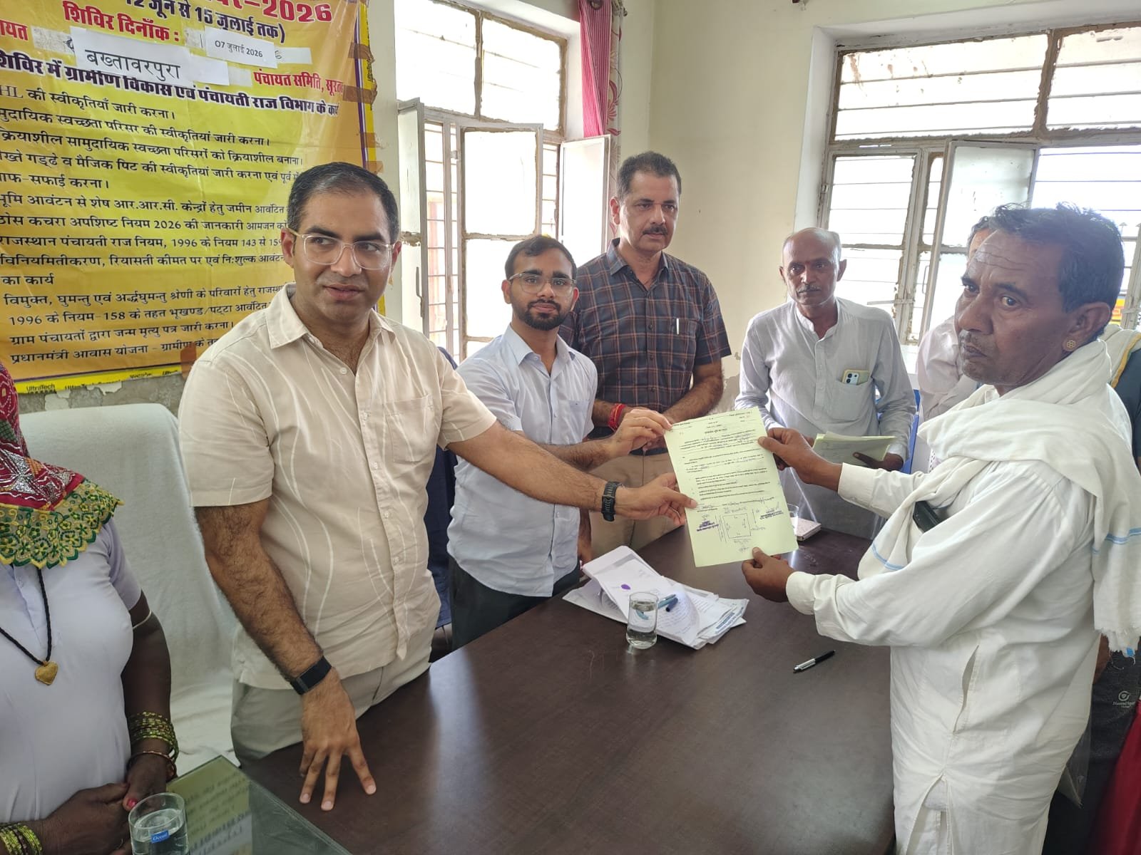 जिला कलक्टर ने ग्रामीण सेवा शिविर बख्तावरपुरा का किया निरीक्षण