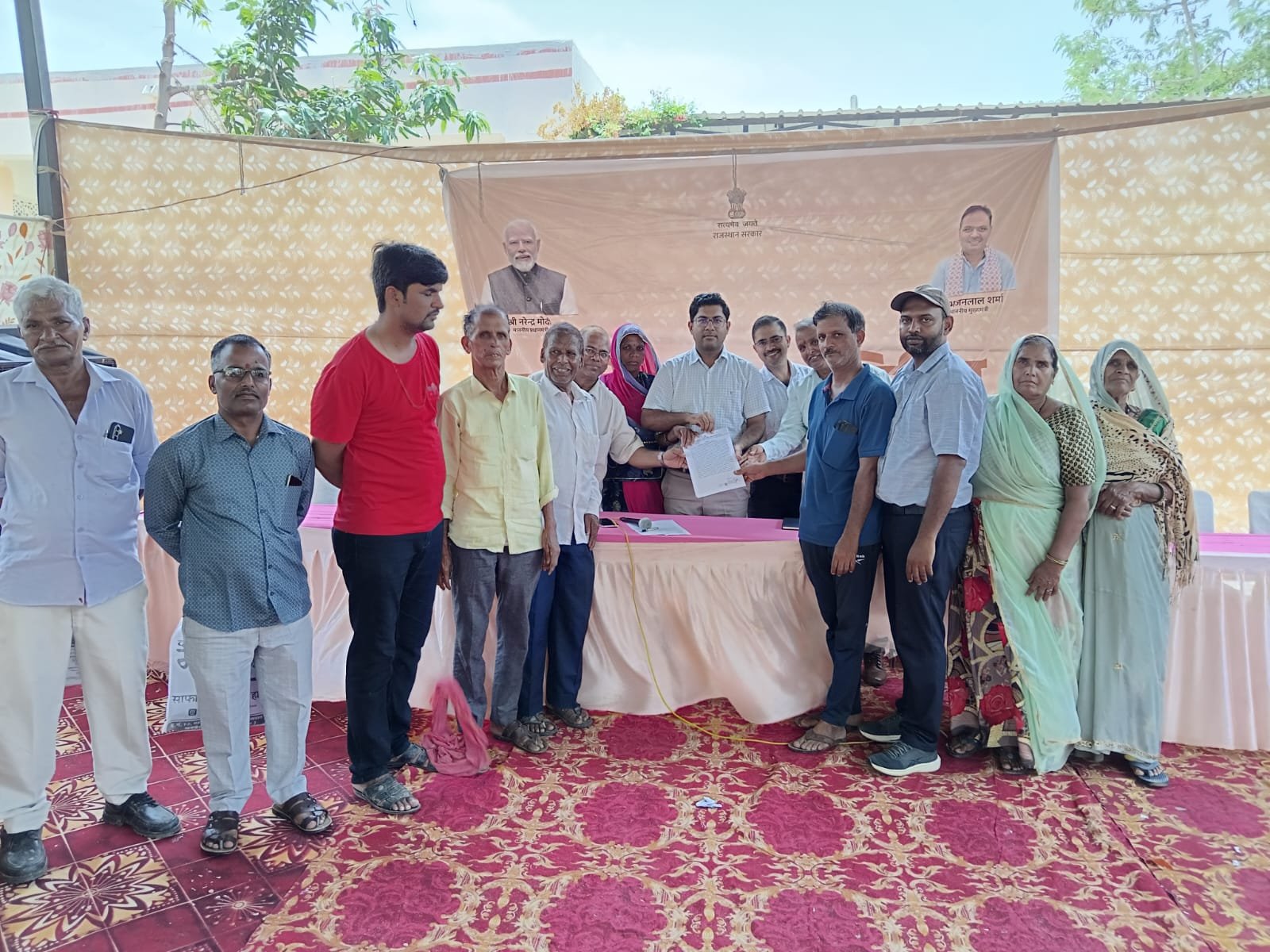 तीन पीढ़ियों से लंबित 27 बीघा भूमि का हुआ बंटवारा