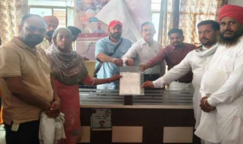 आवासीय भूमि का पट्टा प्रदान किया
