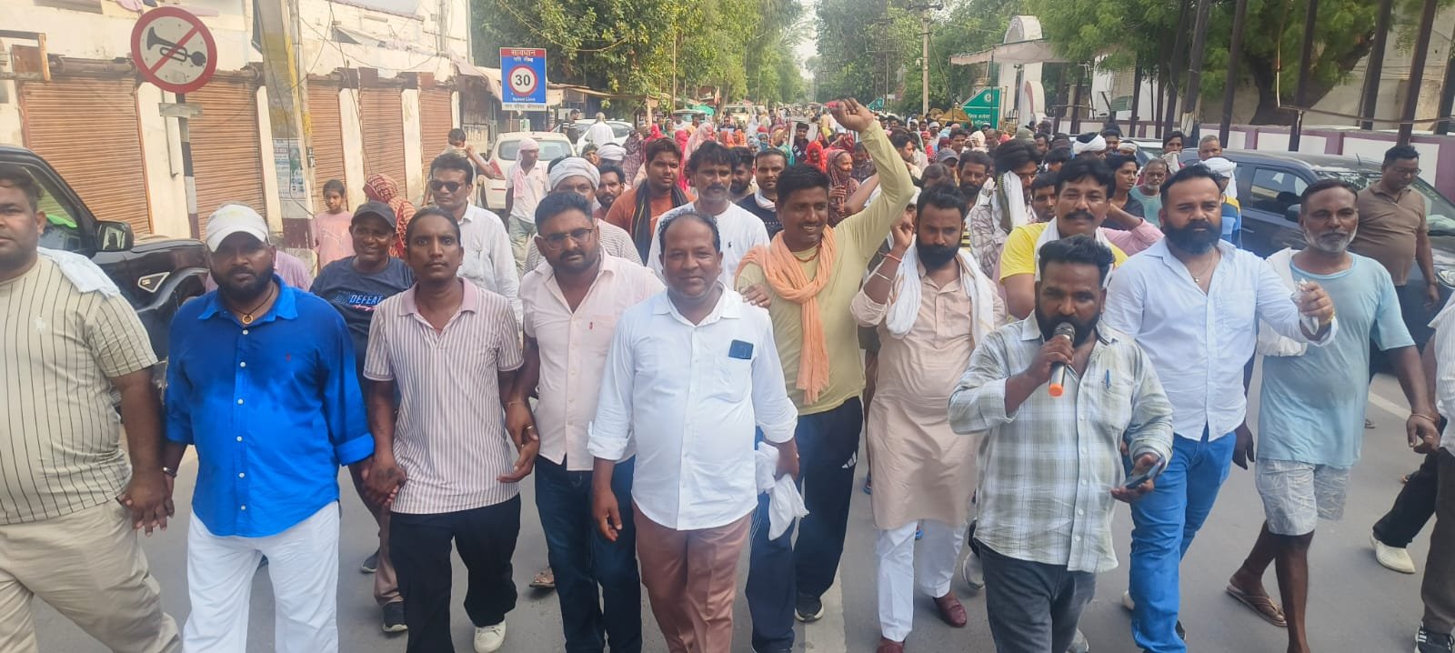 सफाई कर्मचारियों की भर्ती में अस्थाई सफाई मजदूरों को प्राथमिकता दिये जाने हेतु सफाई कर्मचारी यूनियन ने सौंपा ज्ञापन
