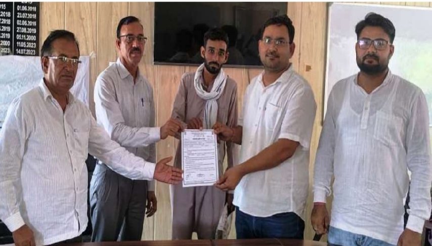 स्वामित्व योजना में पट्टा प्रदान किया